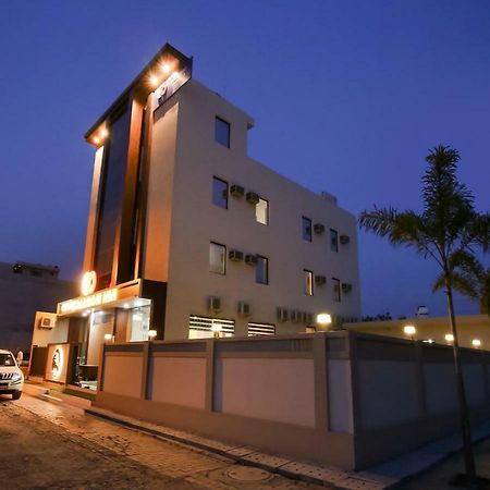 Hotel Grand Sparrow Inn Agra  Bagian luar foto